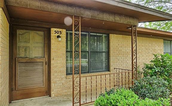 3rd image of 503 S Roswell St