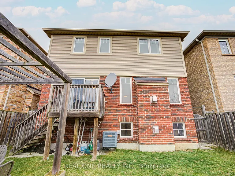 27 Cranston St #UPPER — Photo 35