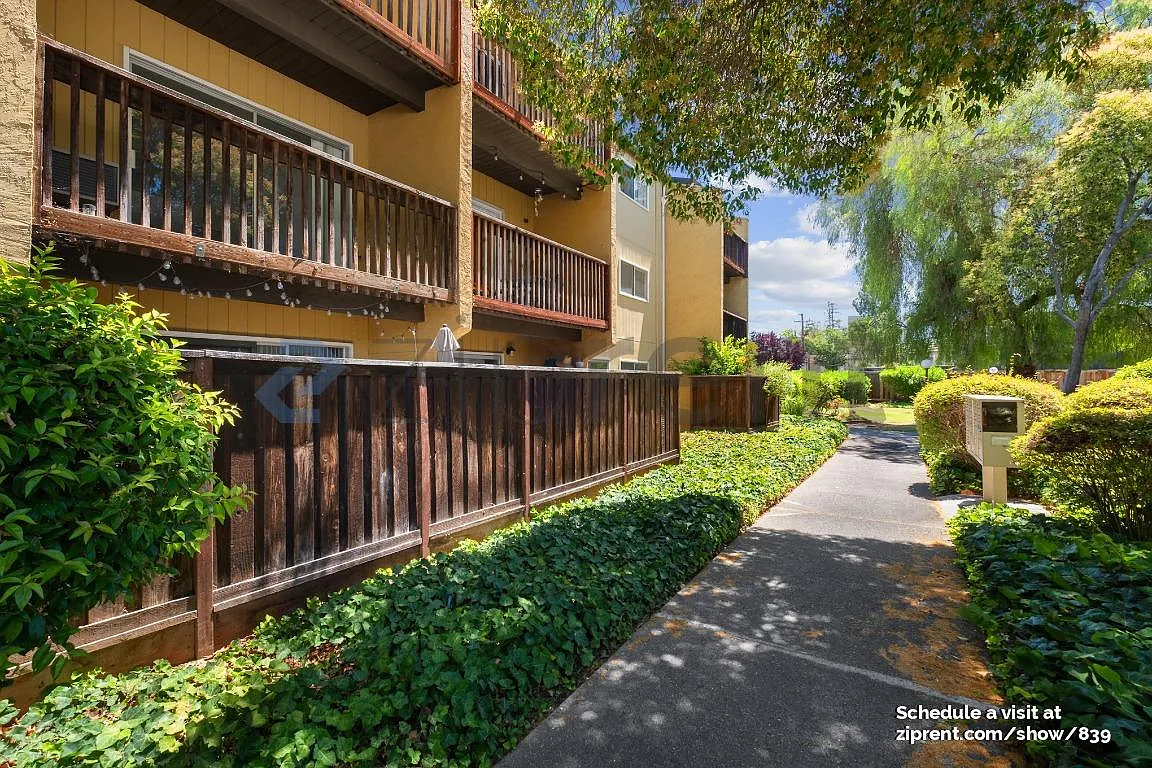 1060 Oak Grove Rd — Photo 2