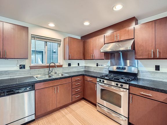 3rd image of 5519 28th Ave NW