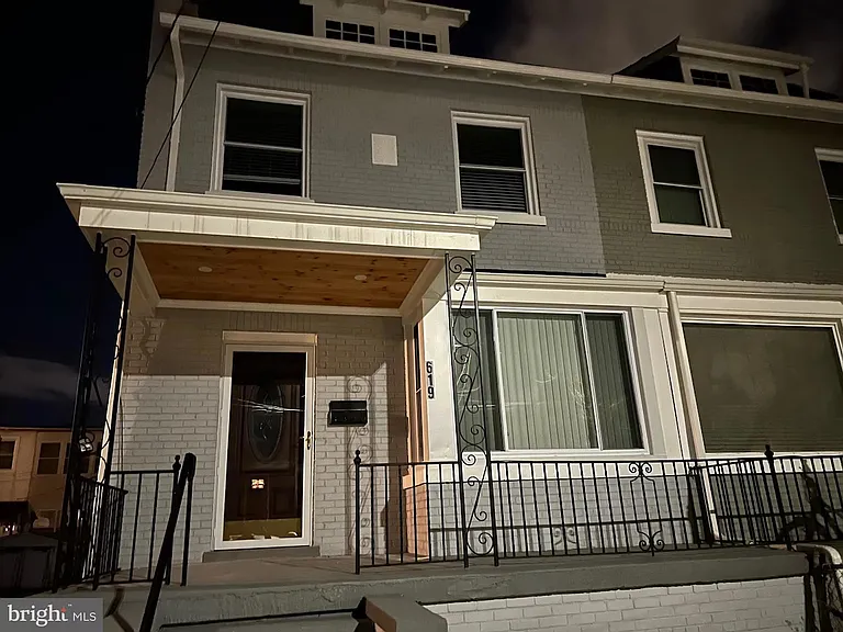 619 Quintana Pl NW — Photo 1