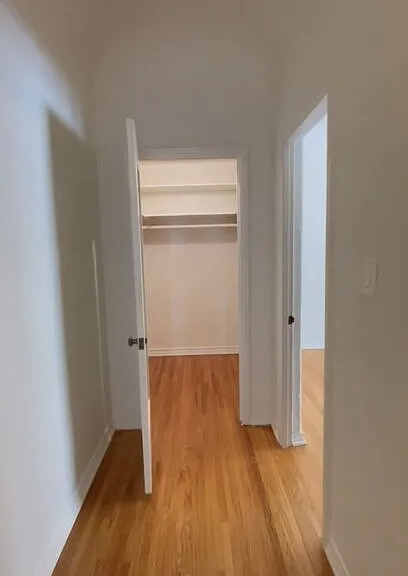 726 S Dunsmuir Ave — Photo 4