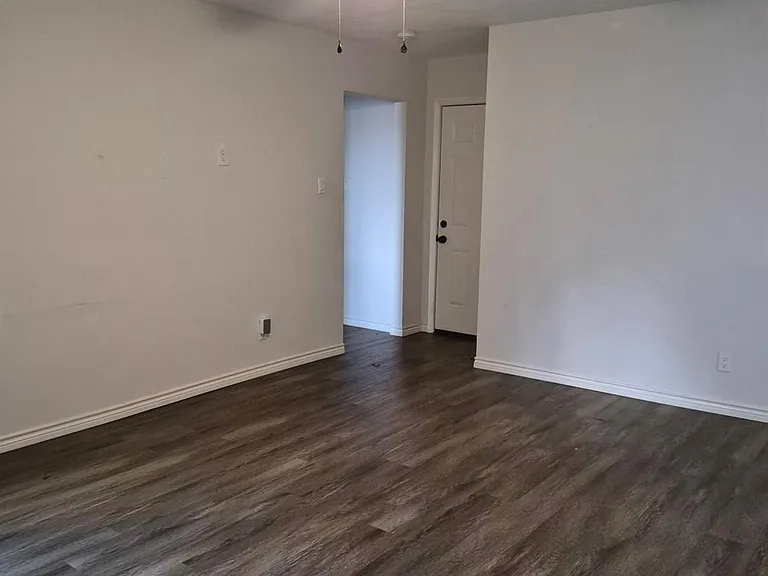 10915 Roandale Dr — Photo 5