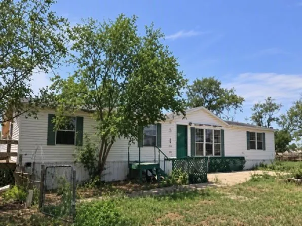 401 E 1st St, Foss, OK 73647