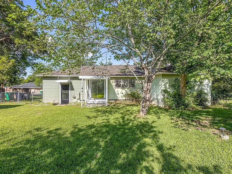 1205 Ewing St — Photo 12