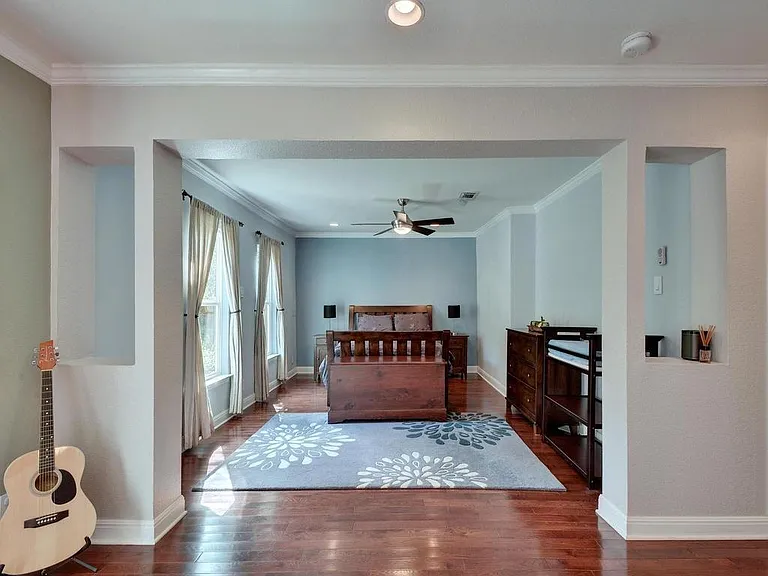 610 W North Loop Blvd — Photo 14