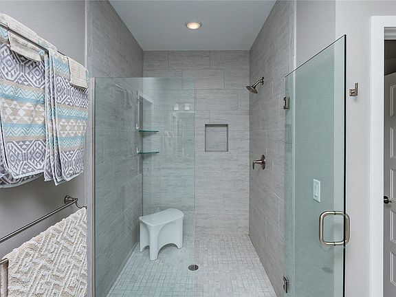 5th image of 7724 NW 95th Ct