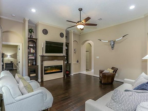 5th image of 2830 Lake Forest Dr