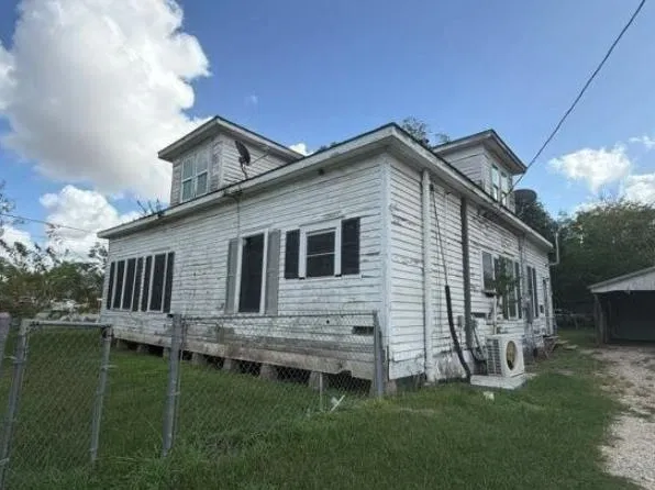 1511 Avenue C, El Campo, TX 77437