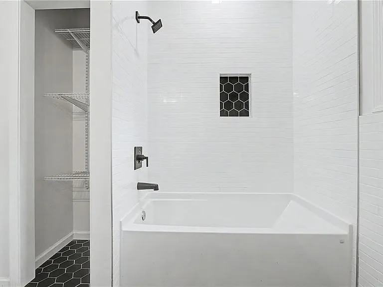 827 Elbert St SW — Photo 9