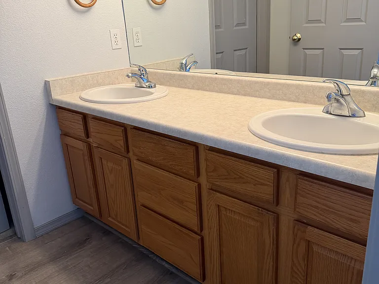 2112 Mead Ln — Photo 10