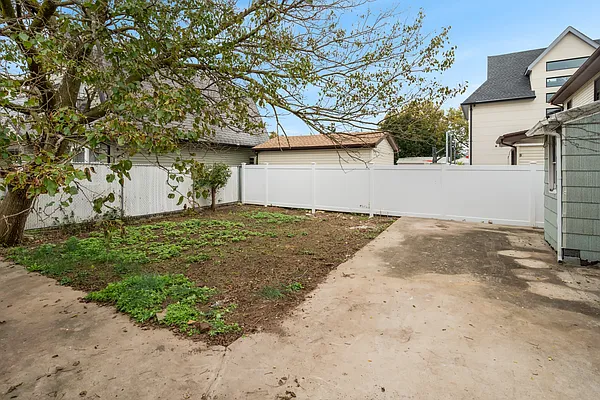 Sold by Behfar Team LLC | media 6