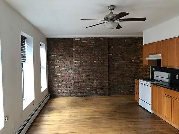 3rd image of 129 Mulberry St APT 5B