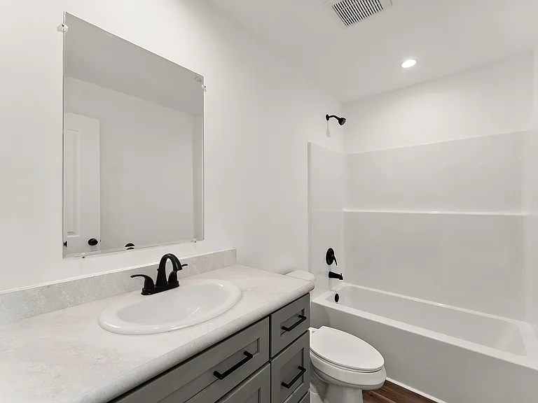 Upstairs Full-Bath
