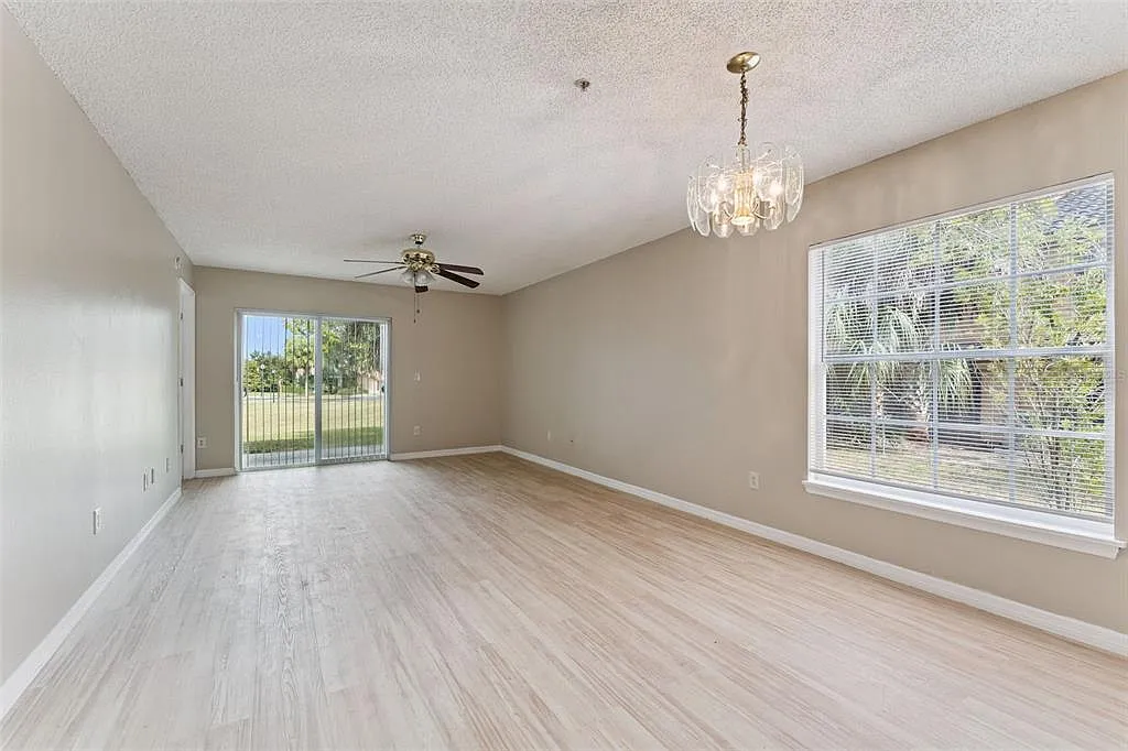 3 bed, 2.0 bath, 1523 sqft, $1,900 — Photo 2