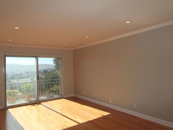 3rd image of 342 Monterey Blvd #2