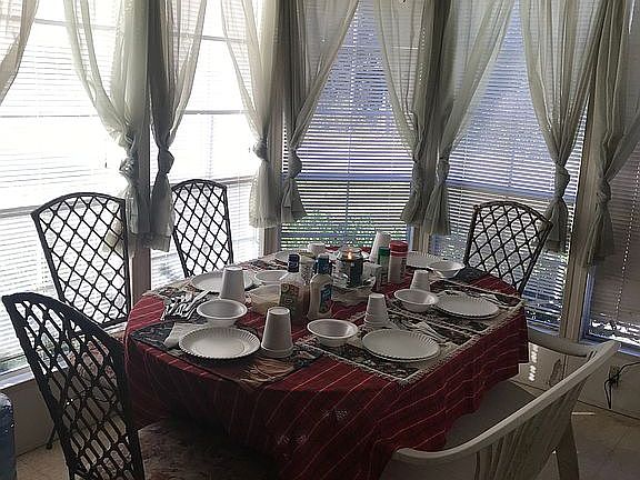 Full size eat in kitchen