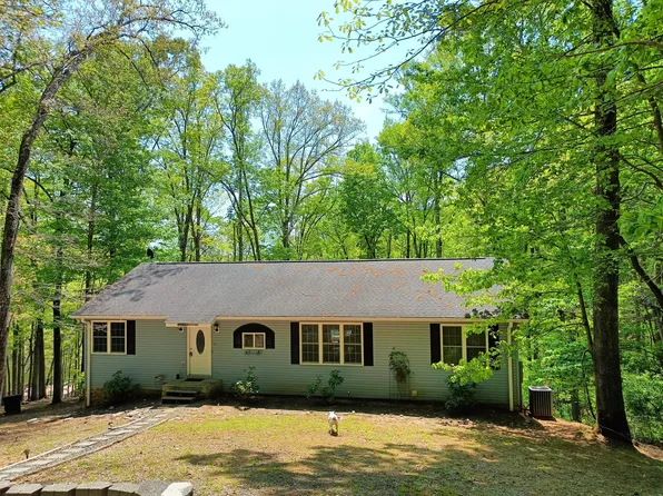 111 Plainfield Ct, Moneta, VA 24121