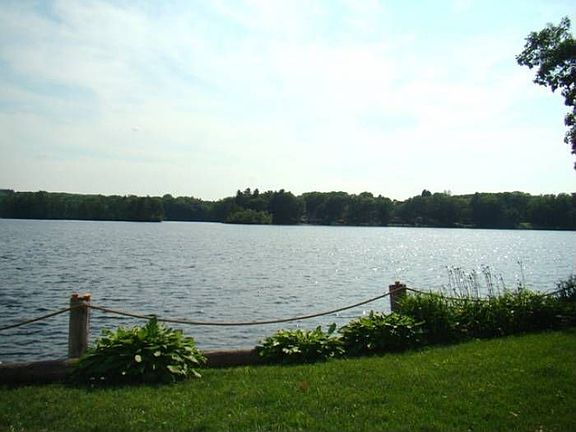 3rd image of 73 Greenlake Dr