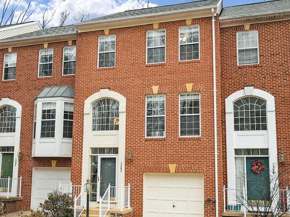 1207 Wild Hawthorn Way, Reston, VA 20194