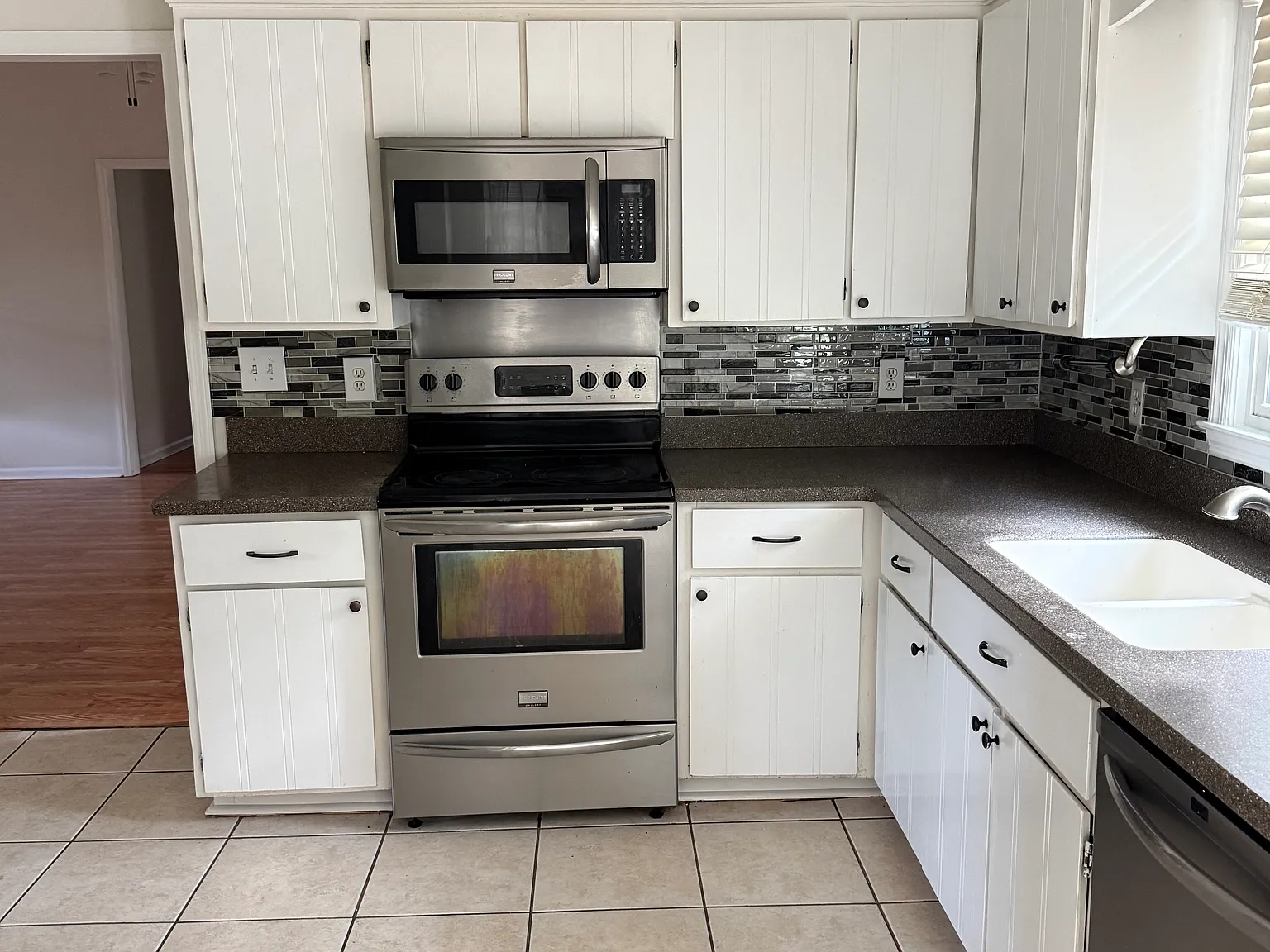 3 bed, 1500 sqft, $1,500 — Photo 2