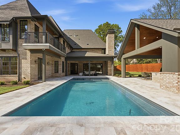 2nd image of 154 N Canterbury Rd