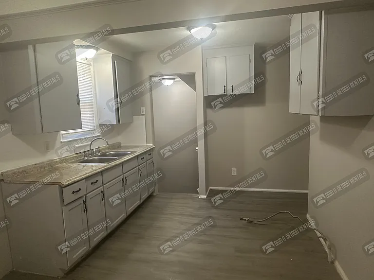 7777 Auburn St — Photo 17