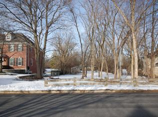 910 Sheehan Ave, Glen Ellyn, IL 60137