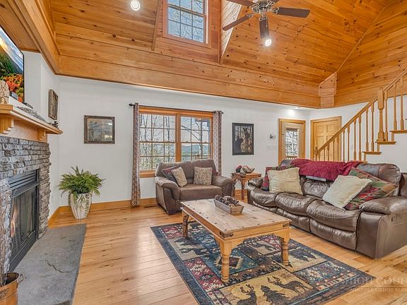 3rd image of 672 Cedar Trail