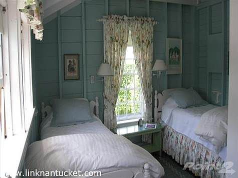 Guest Room - Twins