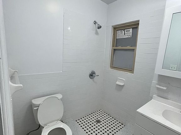 5th image of 1147 Hoe Ave APT 1