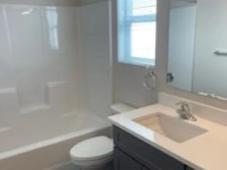 Modern design 3 bed, 2.5 bath duplex Available July 10th! — Photo 8