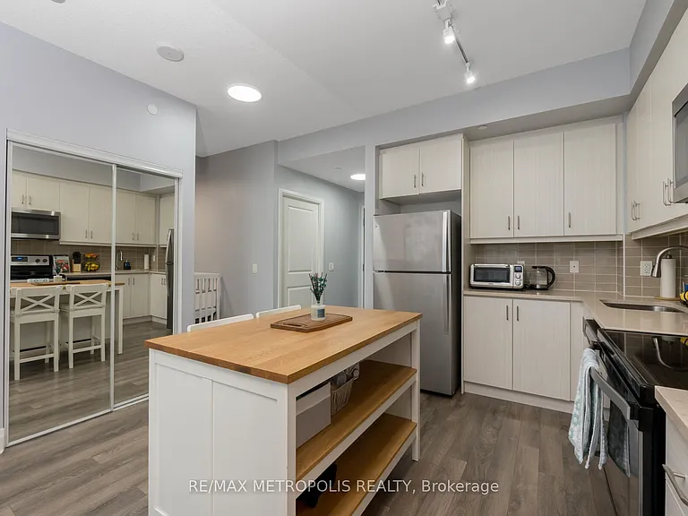 15 Zorra St #503 — Photo 8