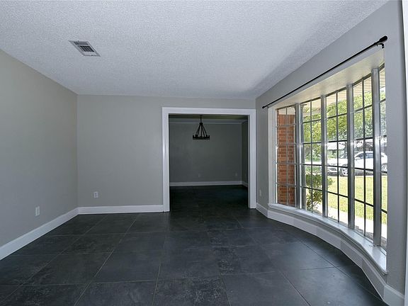 3rd image of 1126 Robert St