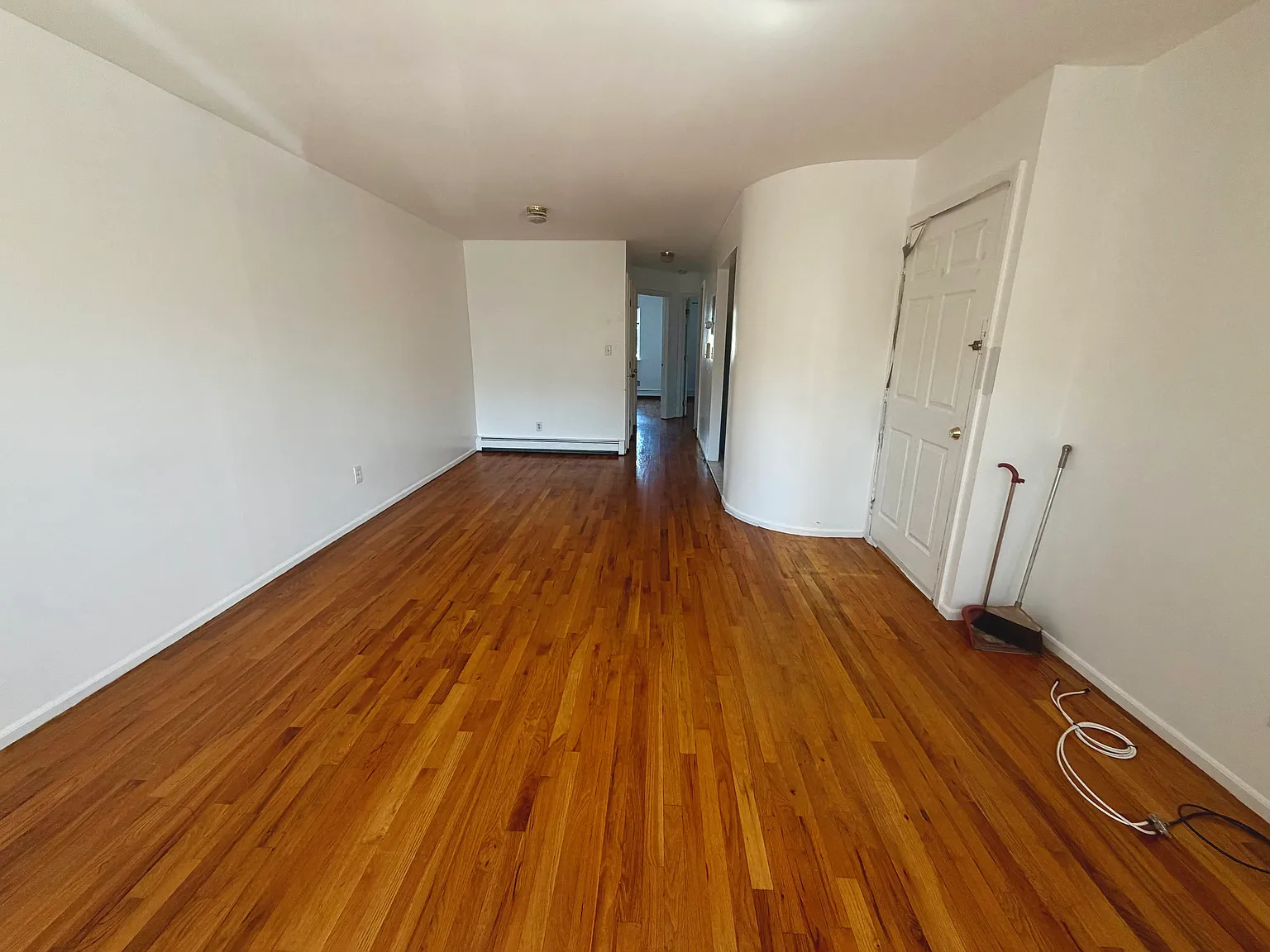 2 bed, 810 sqft, $2,400 — Photo 3