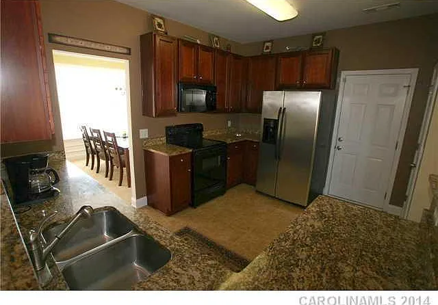 10132 Montrose Dr NW — Photo 8