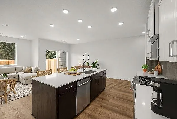 3 bed, 2.5 bath, 1816 sqft, $2,950 — Photo 2
