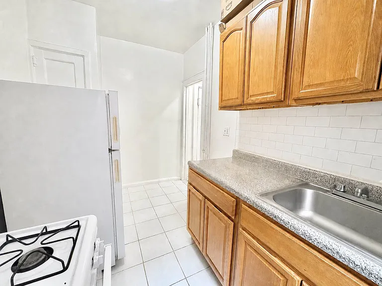674 47th St #2J — Photo 12