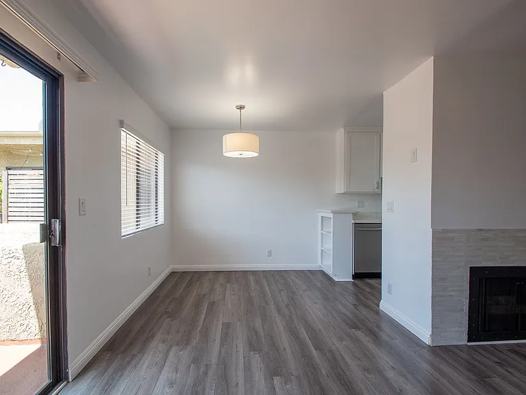 15128-44 Burbank Blvd — Photo 19
