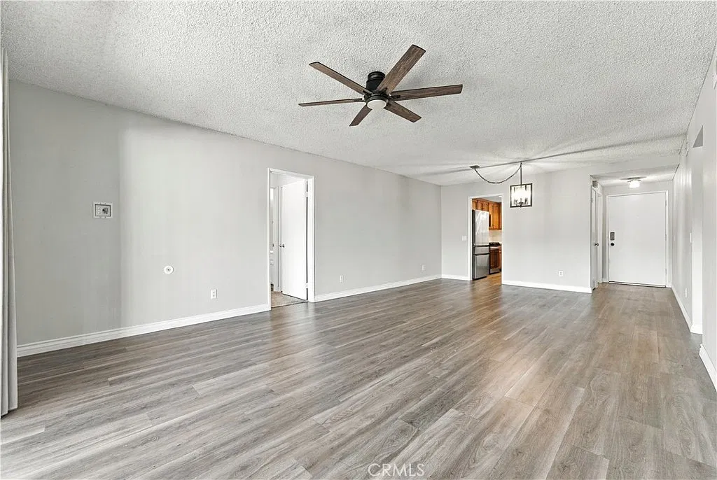 3 bed, 1216 sqft, $4,450 — Photo 4