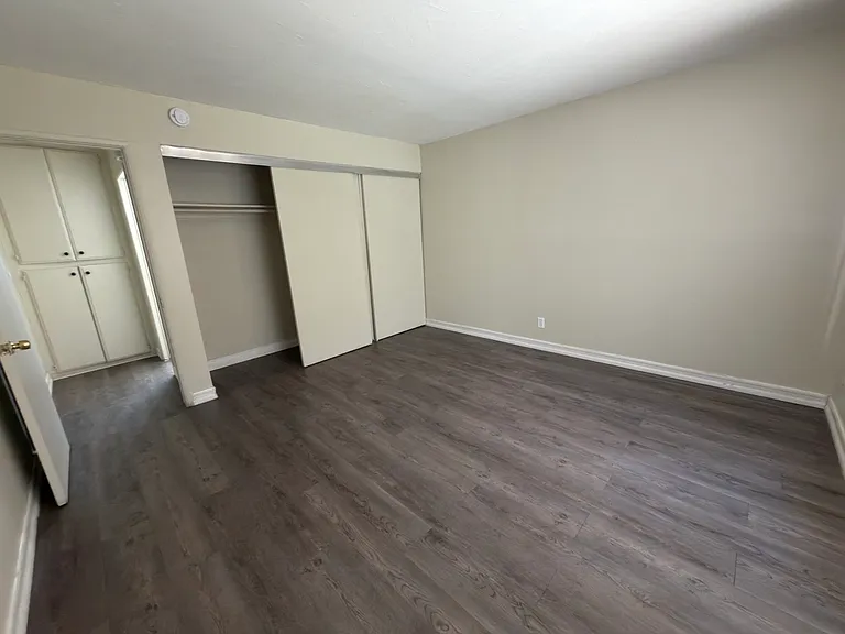 4311 Winona Ave — Photo 16