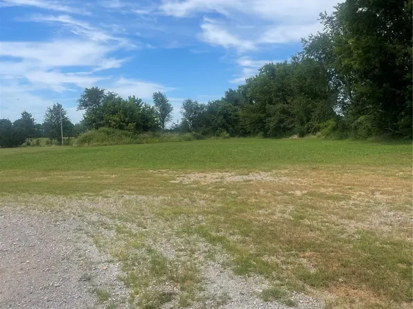 10 E Clover Cir, Tahlequah, OK 74464
