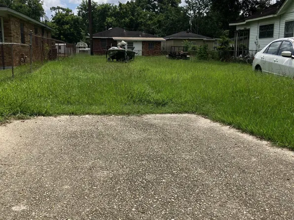 1056 Columbus Dunn Dr, Baton Rouge, LA 70802