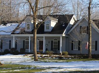 10095 Waterford Trl, Chagrin Falls, OH 44023