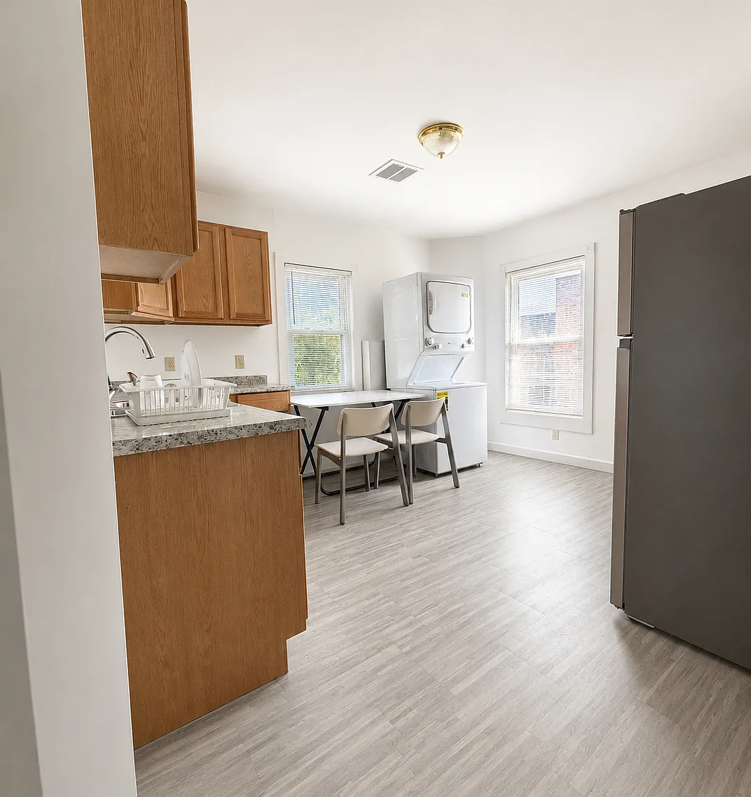 3 bed, 200 sqft, $800 — Photo 2