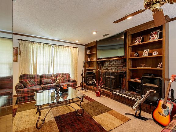 5th image of 2810 Melrose Dr