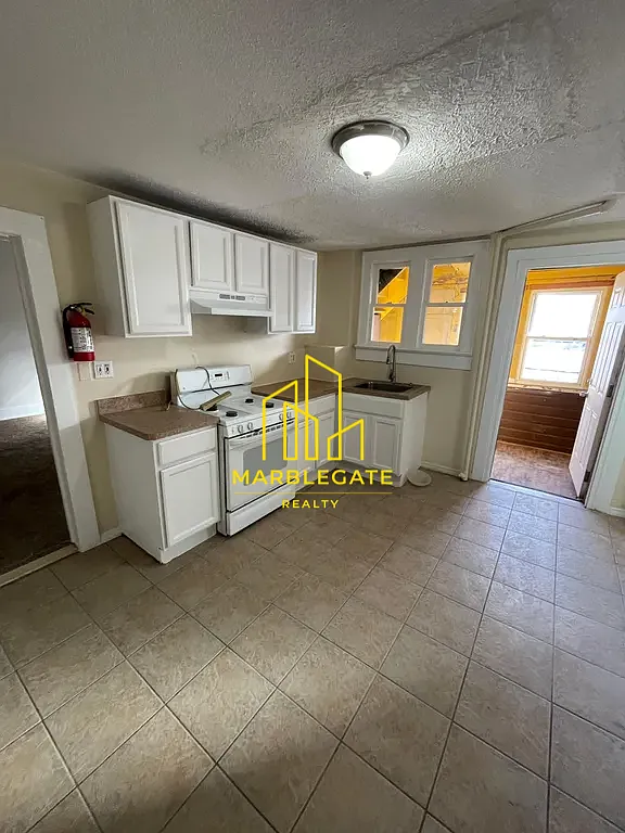 2 bed, 850 sqft, $1,950 — Photo 2