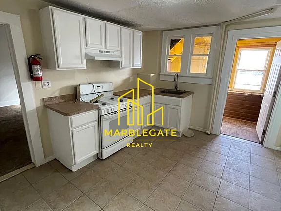 2nd image of 14 Nursery St #22