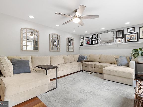 4th image of 915 Indian Creek Ln