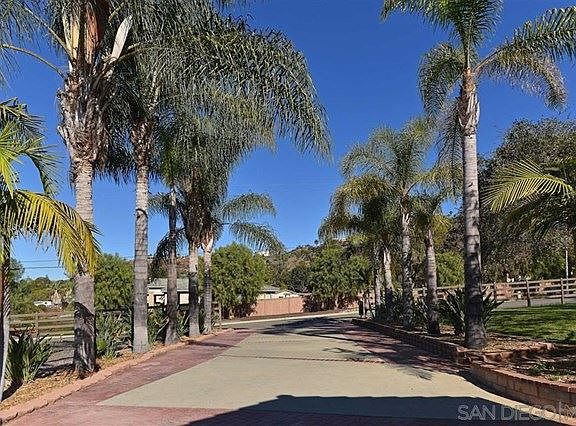 2nd image of 2415 Catalina Ave